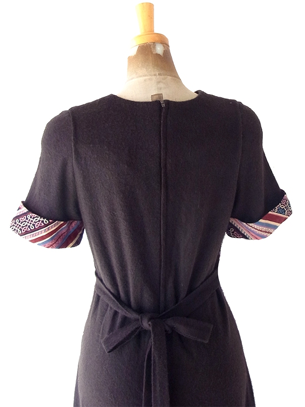 ヨーロッパ古着 フランス買付け　60年代製 ブラウン X ピンク レトロ柄 生地切り返し ヴィンテージ ワンピース 25FC116