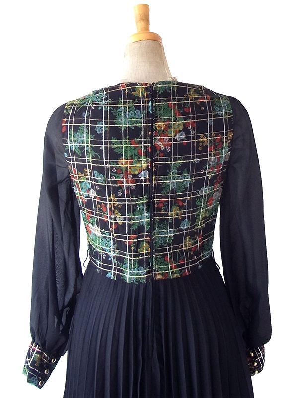 ヨーロッパ古着 フランス買付け 70年代製 ブラック X 花柄 ゴールドラメ　チェック　プリーツ ワンピース 25FC117