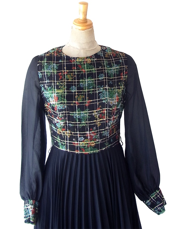 ヨーロッパ古着 フランス買付け 70年代製 ブラック X 花柄 ゴールドラメ　チェック　プリーツ ワンピース 25FC117