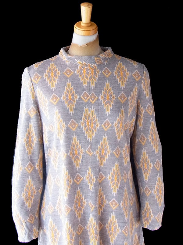 ヨーロッパ古着 60年代フランス製 グレー X イエロー・オレンジ トライバルダイヤ柄 ヴィテンージ ワンピース 25FC118