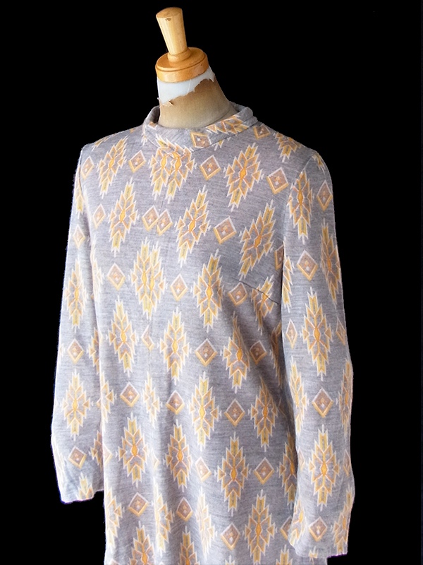 ヨーロッパ古着 60年代フランス製 グレー X イエロー・オレンジ トライバルダイヤ柄 ヴィテンージ ワンピース 25FC118