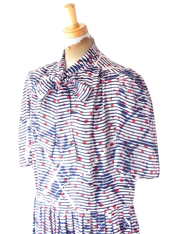 ヨーロッパ古着 フランス買い付け 70年代製  ホワイト　X ネイビー・レッド ストライプ・水玉 ボウタイ ワンピース 25FC204