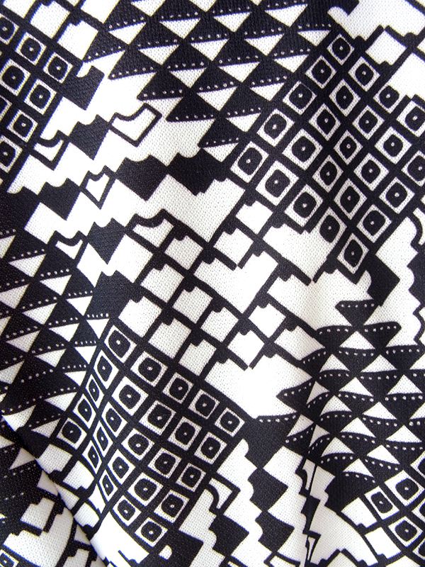 ヨーロッパ古着 70年代フランス製 ホワイト X ダークブラウン レトロ柄 共布ベルト付き ヴィンテージ ワンピース 25FC205