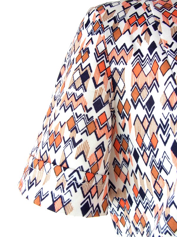ヨーロッパ古着 フランス買い付け 70年代製 オフホワイト X オレンジ・ブラック 幾何学柄 ワンピース 25FC209