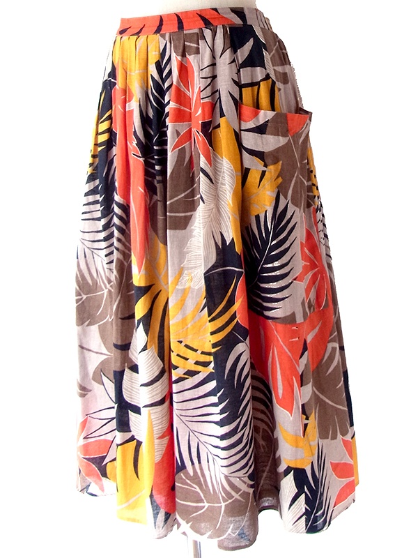 ヨーロッパ古着 フランス買い付け 60年代製 ベージュ X オレンジ・ブラウン リーフ柄 ポケット付き スカート 25FC214