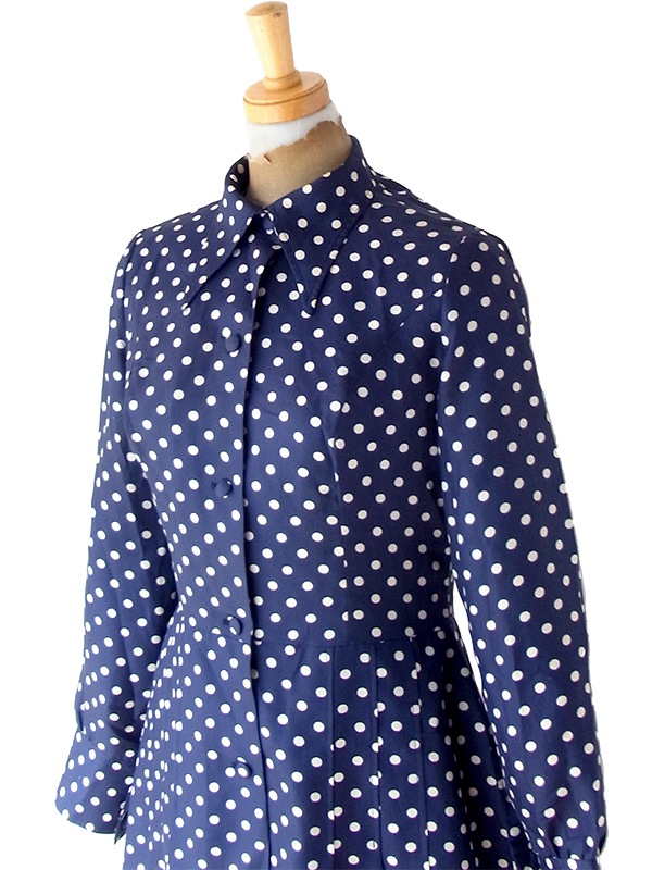 ヨーロッパ古着 フランス買付け 70年代製 ネイビー X ホワイト 水玉 フレアシルエット プリーツ ワンピース 25FC302