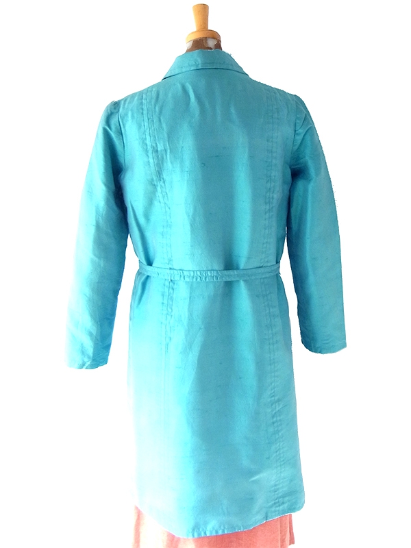 ヨーロッパ古着 フランス買い付け 70年代製 水色 シャンタン生地 X 裏地に花柄パッチワーク  コート 25FC311