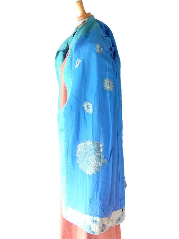 ヨーロッパ古着 フランス買い付け 70年代製 水色 シャンタン生地 X 裏地に花柄パッチワーク  コート 25FC311