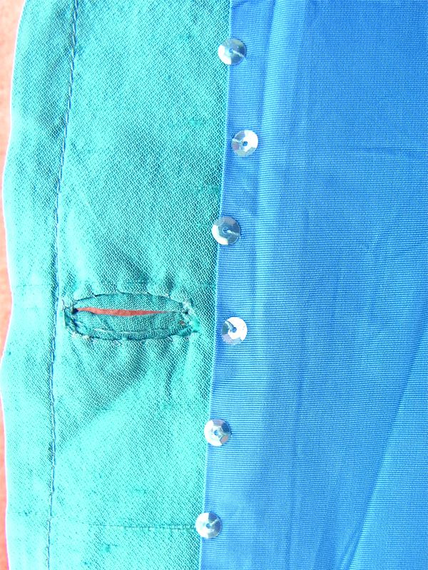 ヨーロッパ古着 フランス買い付け 70年代製 水色 シャンタン生地 X 裏地に花柄パッチワーク  コート 25FC311