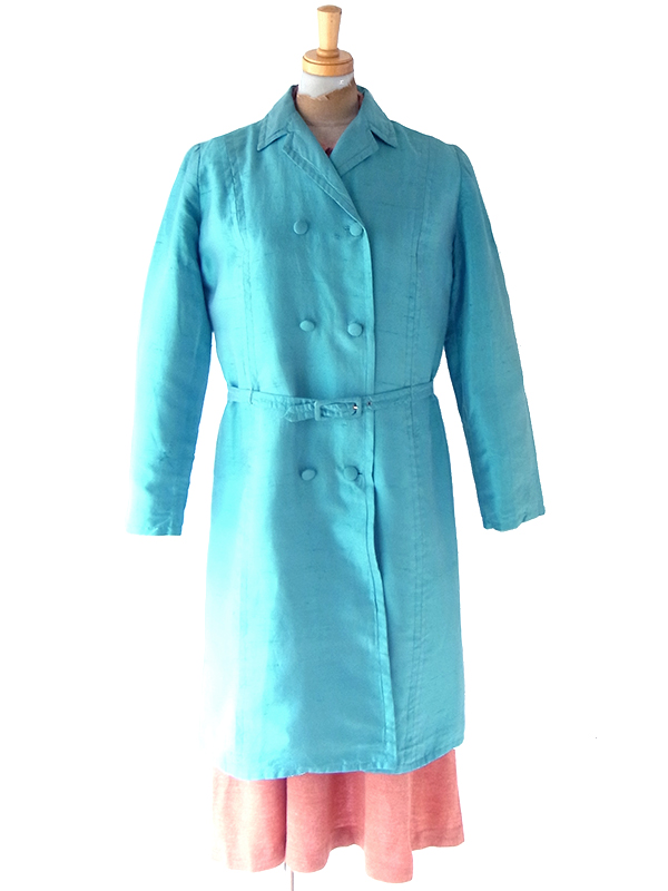 ヨーロッパ古着 フランス買い付け 70年代製 水色 シャンタン生地 X 裏地に花柄パッチワーク  コート 25FC311