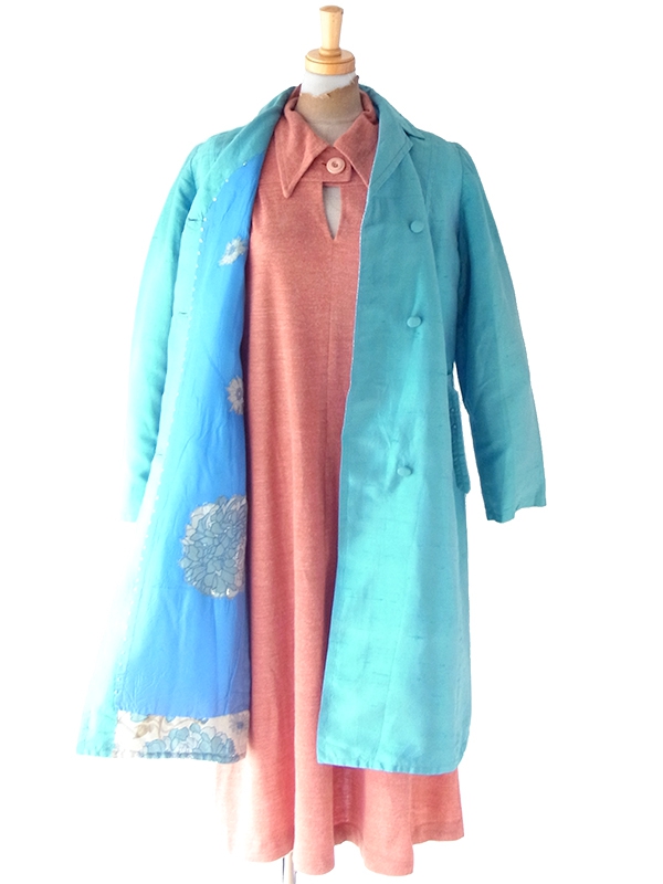 ヨーロッパ古着 フランス買い付け 70年代製 水色 シャンタン生地 X 裏地に花柄パッチワーク  コート 25FC311