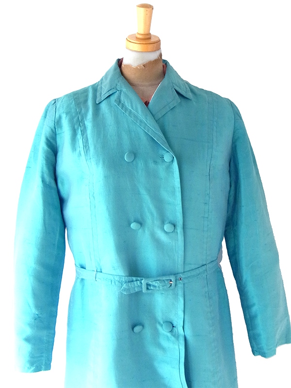 ヨーロッパ古着 フランス買い付け 70年代製 水色 シャンタン生地 X 裏地に花柄パッチワーク  コート 25FC311