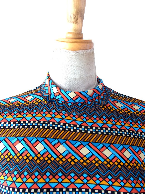 ヨーロッパ古着 フランス買い付け 70年代製 カラフル X レトロ柄 ロールカラー トップス 25FC313