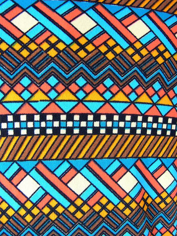 ヨーロッパ古着 フランス買い付け 70年代製 カラフル X レトロ柄 ロールカラー トップス 25FC313