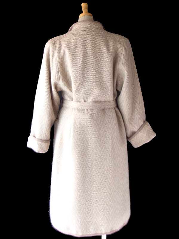 【送料無料】70年代 フランス製 ライトベージュ 共布ベルト付き ヘリンボーン ウール ローブコート 26FC000【ヨーロッパ古着】