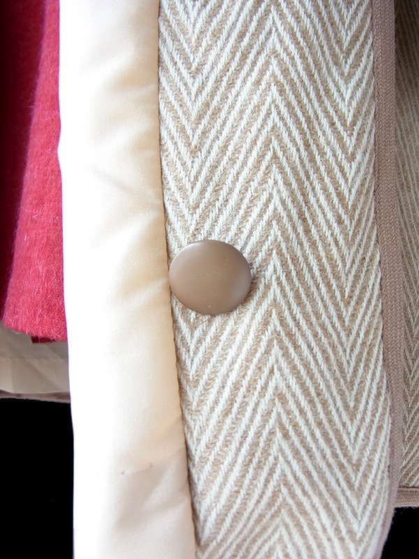 【送料無料】70年代 フランス製 ライトベージュ 共布ベルト付き ヘリンボーン ウール ローブコート 26FC000【ヨーロッパ古着】