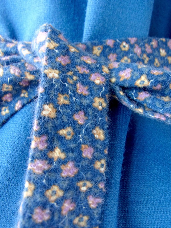 【送料無料】フランス買付け60年代製 スモーキーブルー X 小花柄トリム袖 ヴィンテージ ワンピース 26FC006【ヨーロッパ古着】