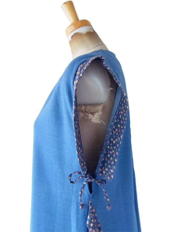 【送料無料】フランス買付け60年代製 スモーキーブルー X 小花柄トリム袖 ヴィンテージ ワンピース 26FC006【ヨーロッパ古着】