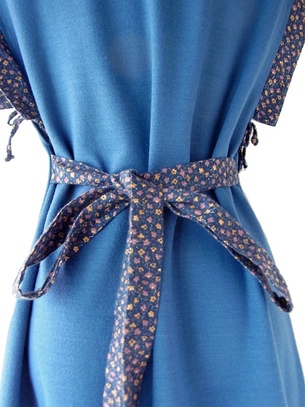 【送料無料】フランス買付け60年代製 スモーキーブルー X 小花柄トリム袖 ヴィンテージ ワンピース 26FC006【ヨーロッパ古着】