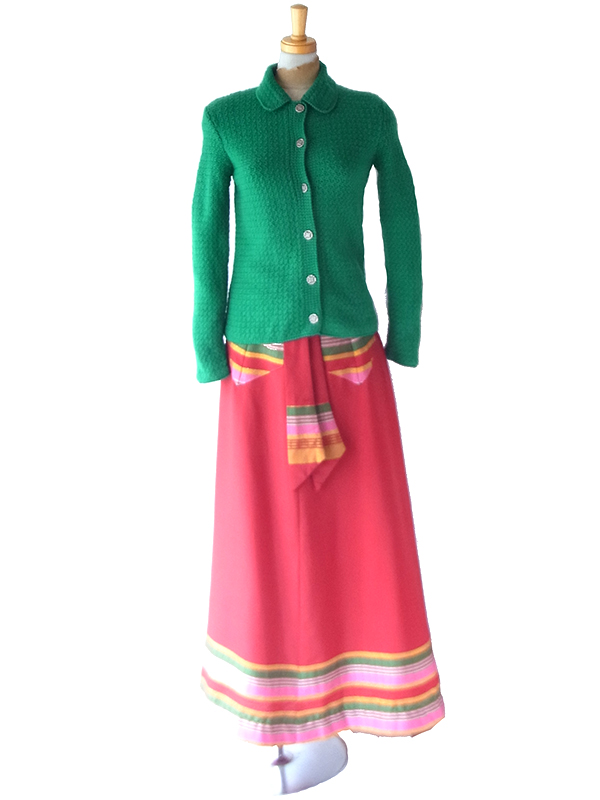 ヨーロッパ古着 フランス買付け 70年代製 刻印入りシルバーボタン 鹿の子編み風 ウール カーディガン 26FC010