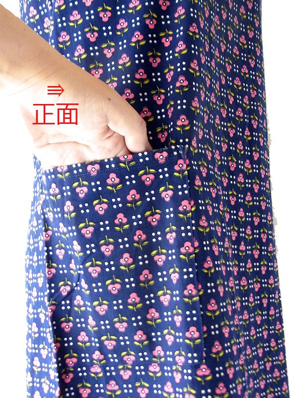 【送料無料】60年代フランス製 ネイビー&times;ピンク 小花柄 スモッキング刺繍 ヴィンテージ ワンピース 26FC103【ヨーロッパ古着】