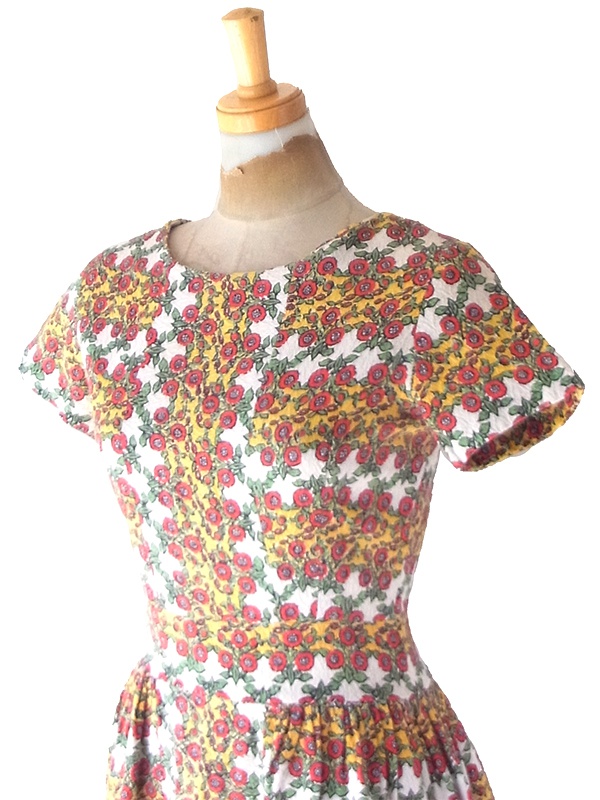 【送料無料】フランス買付け 60年代製 ホワイト&times;カラフル タイルフラワー柄 サッカー生地 ワンピース 26FC106【ヨーロッパ古着】