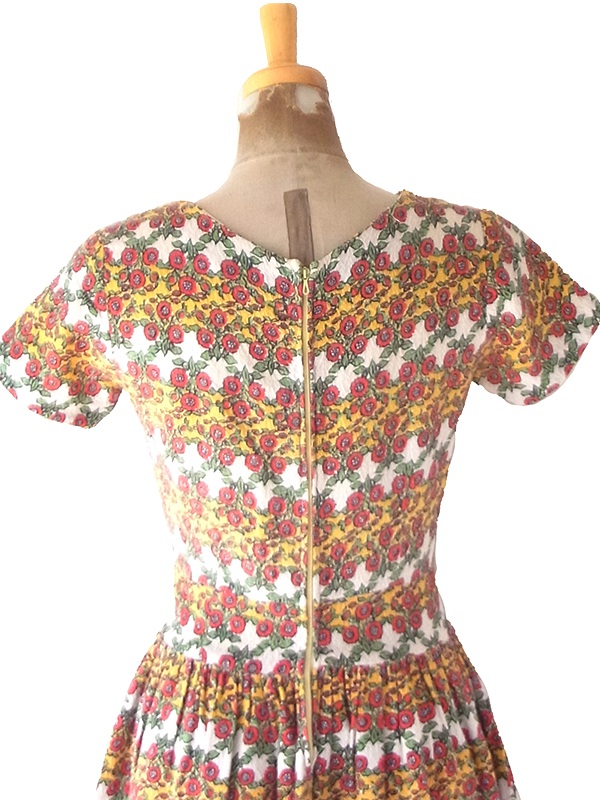 【送料無料】フランス買付け 60年代製 ホワイト&times;カラフル タイルフラワー柄 サッカー生地 ワンピース 26FC106【ヨーロッパ古着】