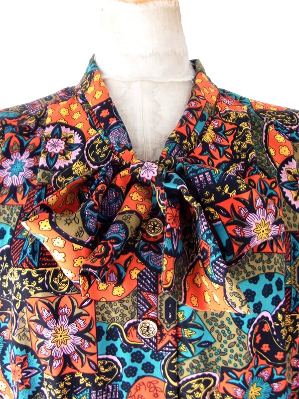 【送料無料】フランス買付け 70年代製 カラフル サイケ調タイル・ミニプリント ボウタイ ワンピース 26FC107【ヨーロッパ古着】