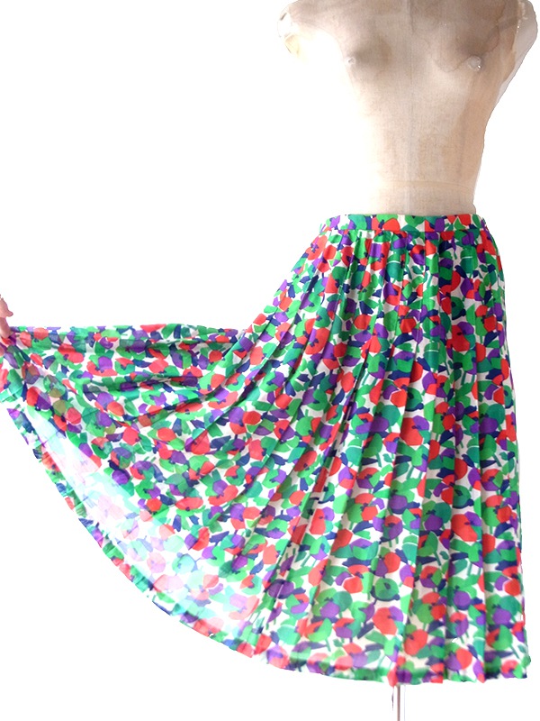 【ヨーロッパ古着】フランス買付け 70年代製 ホワイト X グリーン・レッド 花柄 プリーツ スカート 26SFC122【レトロポップ】