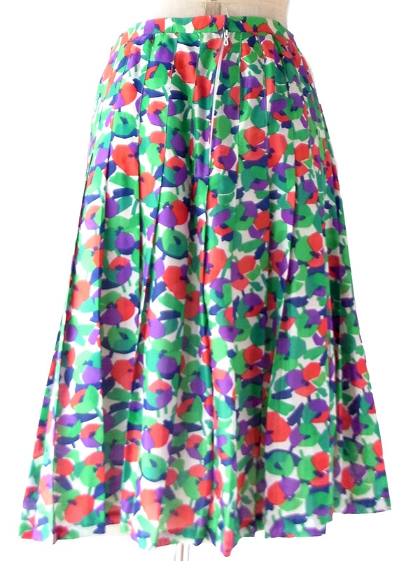 【ヨーロッパ古着】フランス買付け 70年代製 ホワイト X グリーン・レッド 花柄 プリーツ スカート 26SFC122【レトロポップ】