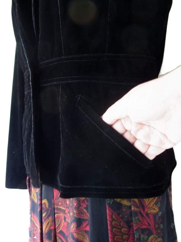 【レトロ】日本製ブラック ウエスト切り替え ベルベット風生地 テーラードジャケット 26NN001【おとなかわいい】