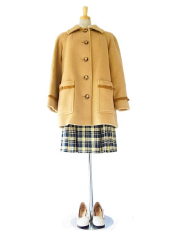 英国ブランドAquascutum製、ソフトな色合いとモダンなデザインが素敵なウールコート