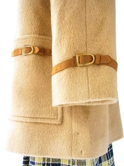 英国ブランドAquascutum製、ソフトな色合いとモダンなデザインが素敵なウールコート