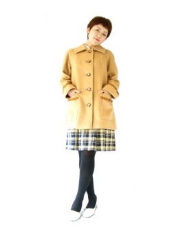 英国ブランドAquascutum製、ソフトな色合いとモダンなデザインが素敵なウールコート