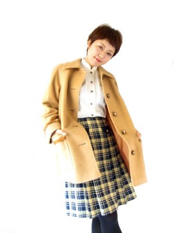 英国ブランドAquascutum製、ソフトな色合いとモダンなデザインが素敵なウールコート