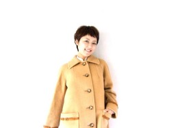 英国ブランドAquascutum製、ソフトな色合いとモダンなデザインが素敵なウールコート