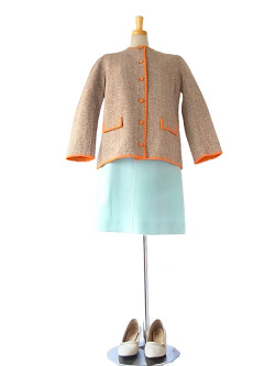 暖かみのある配色のウール生地、キュートなラインが魅力のヴィンテージノーカラージャケット