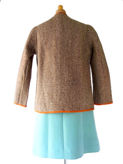 暖かみのある配色のウール生地、キュートなラインが魅力のヴィンテージノーカラージャケット