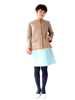 暖かみのある配色のウール生地、キュートなラインが魅力のヴィンテージノーカラージャケット