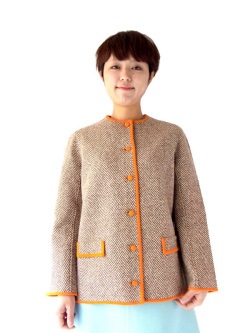 暖かみのある配色のウール生地、キュートなラインが魅力のヴィンテージノーカラージャケット