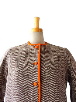 暖かみのある配色のウール生地、キュートなラインが魅力のヴィンテージノーカラージャケット