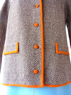 暖かみのある配色のウール生地、キュートなラインが魅力のヴィンテージノーカラージャケット