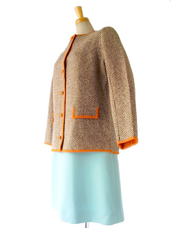 暖かみのある配色のウール生地、キュートなラインが魅力のヴィンテージノーカラージャケット