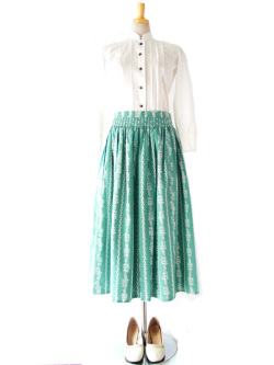 ヨーロッパ古着　フランス買付け　グリーン×白小花柄×山道テープ　おとなかわいい　ヴィンテージ　チロル　スカート