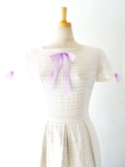 ヨーロッパ古着 フランス買い付け ホワイト 刺繍入り生地 X 紫リボン ヴィンテージ ワンピース 13fc2 送料無料