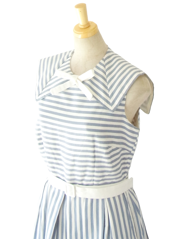 MODCLOTH ホワイト X グレイがかったブルーのストライプ 大きめリボン セーラーカラー ワンピース MOD2